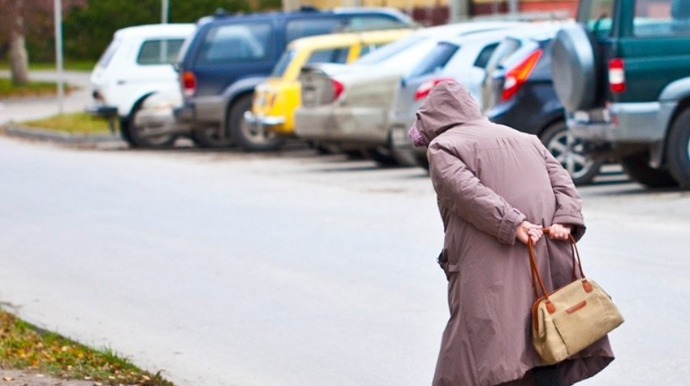 Abşeronda avtomobil 60 yaşlı qadını vuraraq öldürüb