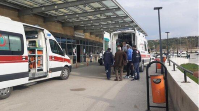 Türkiyədə avtomobil aşdı: 3 nəfər yaralandı 