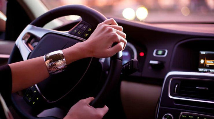 Gəncədə qadın sürücü piyadanı vurdu 