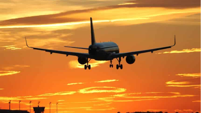 Aviaşirkət sərxoş pilotla bağlı açıqlama yaydı 