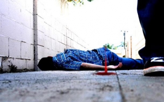 Baba nəvəsini doğrayıb maşına yığır, ər hamilə arvadını öldürür...