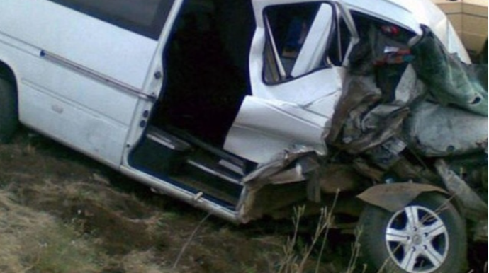 Mikroavtobus qəzası nəticəsində onlarla sərnişin xəsarət alıb