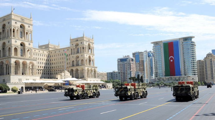 Zəfər paradında Azərbaycanın ən müasir texnikaları nümayiş etdirilir