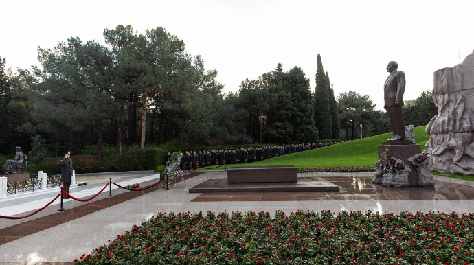 DİN-in şəxsi heyəti Ulu Öndərin məzarını ziyarət etdi - FOTOLAR  - VİDEO