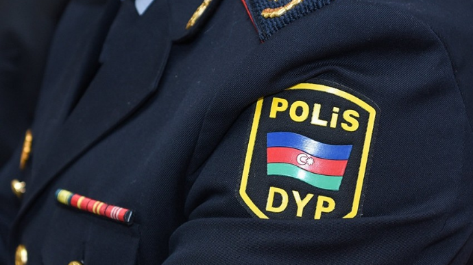 В Азербайджане за грубое обращение с гражданами уволены двое полицейских