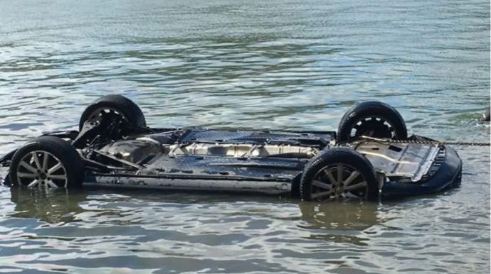 Siyəzəndə sürücü sükan arxasında infarkt keçirdi, maşın kanala aşdı - FOTO