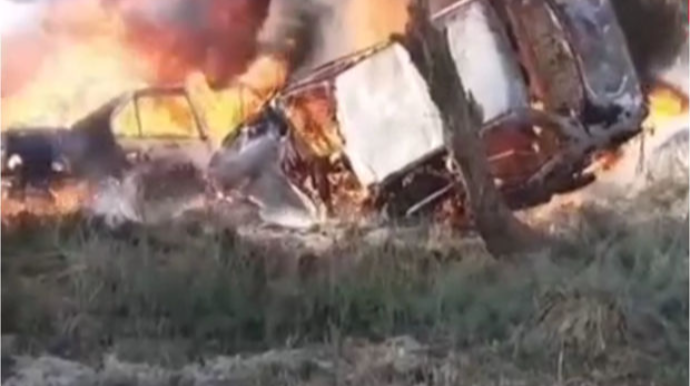 İranda bəluclar SEPAH qüvvələrinin açdığı atəş nəticəsində avtomobildə diri-diri yanaraq kül olublar - VİDEO