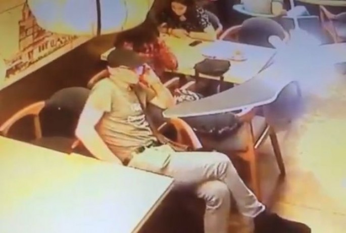 Bakının məşhur kafesində qızın pulqabını oğurladılar - VİDEO