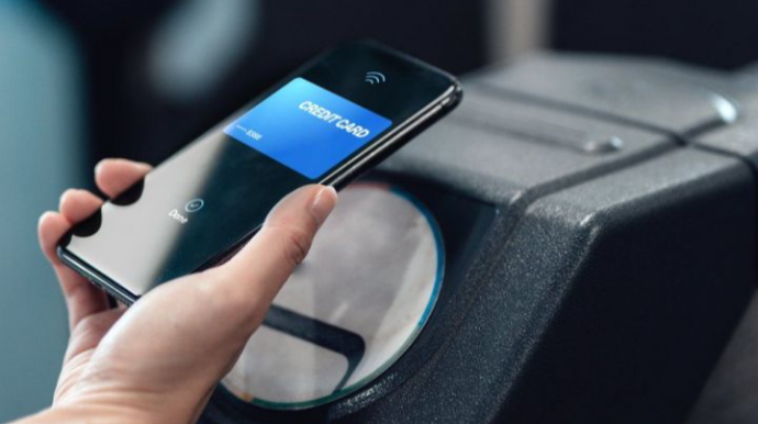 iPhone ilə ödəniş başladı - Apple Pay Azərbayacanda 