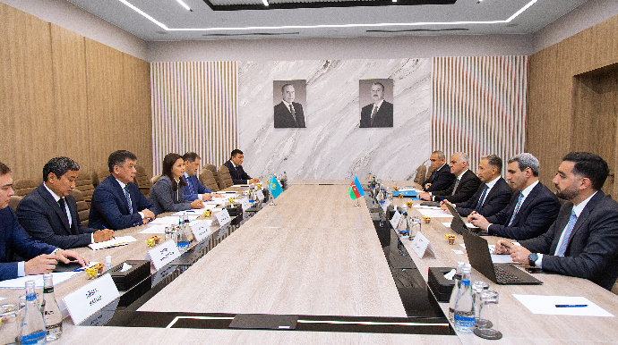 Rəşad Nəbiyev Qazaxıstan rəsmiləri ilə nəqliyyat əməkdaşlığını müzakirə etdi