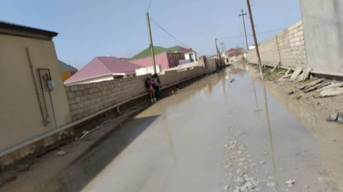 Şağan qəsəbəsinin bitməyən çirkab suları   - VİDEO