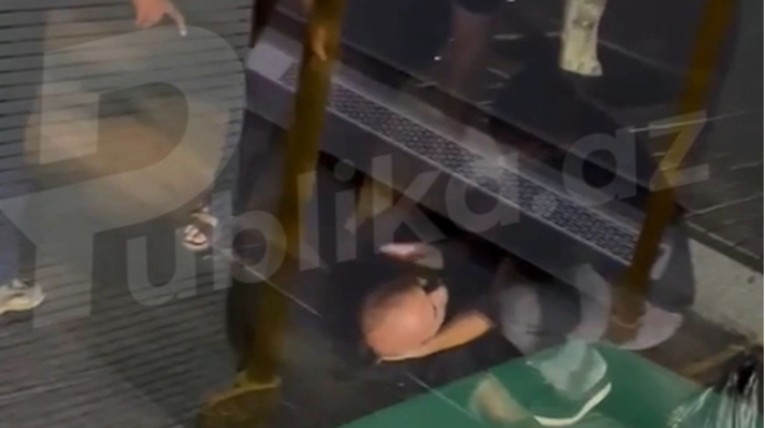 Bakıda avtobusda əlbəyaxa dava - VİDEO