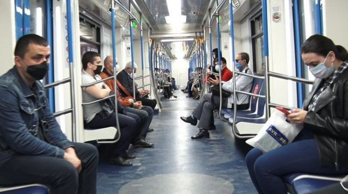 Yorğun yolçular metroya qayıtdı – Avtobusların və yolların yükü azalıbmı?   - FOTO