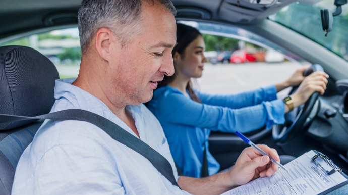 Təlimçilərin özləri yol hərəkəti qaydalarını kobud şəkildə pozurlar” – Ekspertdən SƏRT TƏNQİD 
