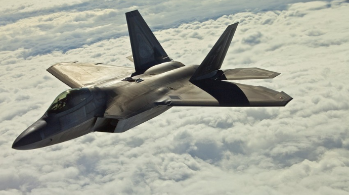 США перебросили в Польшу шесть истребителей F-22