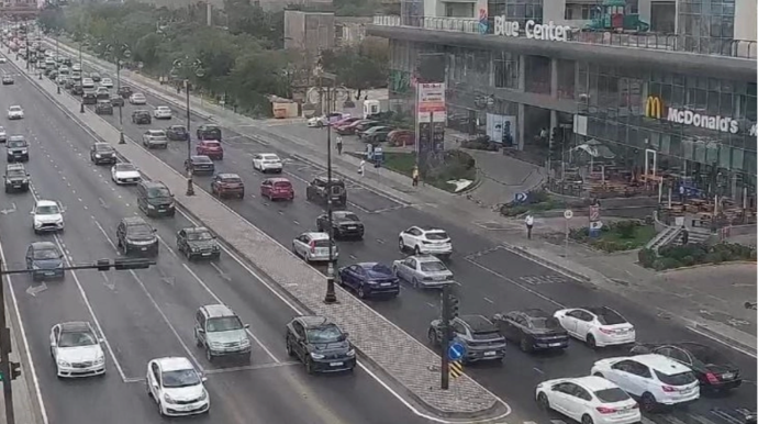 Bakının bir sıra yollarında nəqliyyatın sıxlığı müşahidə olunur - SİYAHI