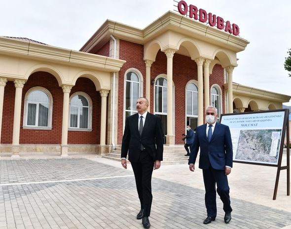 Prezident Ordubad dəmir yolu stansiyası ilə tanış oldu - YENİLƏNİB+FOTO