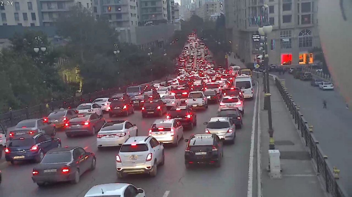 Paytaxt yollarında sıxlıq olan küçə və prospektlər - SİYAHI  - FOTO