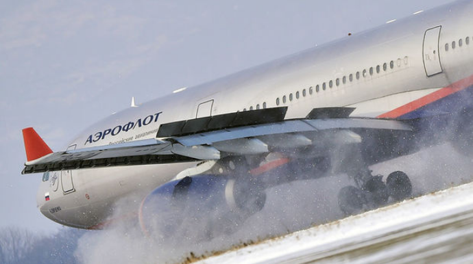 Antalya-Moskva reysi ilə uçan təyyarənin şassisi zədələnsə də, yerə enə bilib