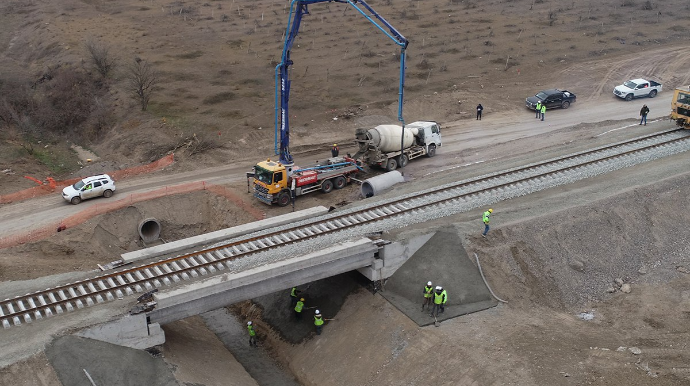 Horadiz-Ağbənd dəmir yolu xəttində tikinti işlərinin 48 faizi tamamlanıb  - FOTO