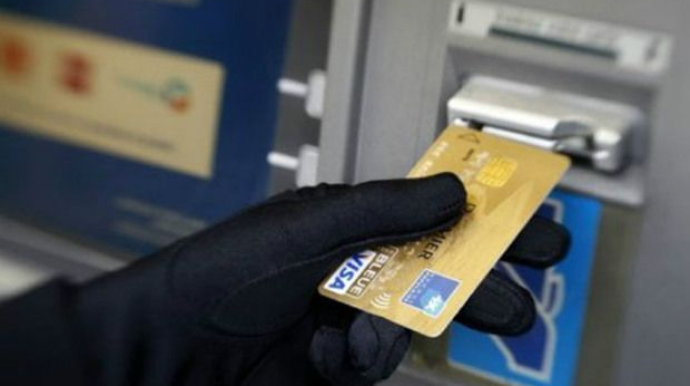 Bank kartını oğurlayıb pul çəkdi - TUTULDU 