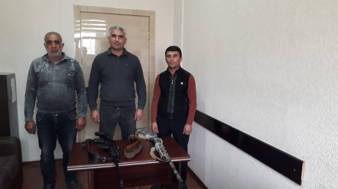 Polis “Niva” ilə qaçmağa çalışan qanunsuz ov edənləri saxlayıb  - FOTO