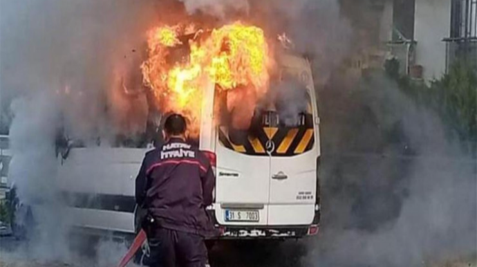 Məktəbliləri daşıyan avtobus alışıb yandı - VİDEO 