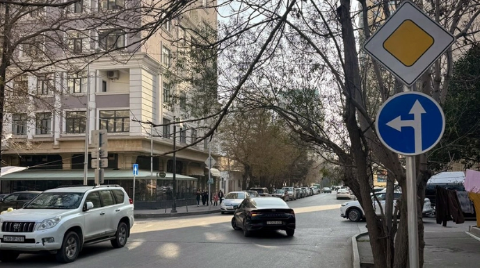 Bakıda iki küçənin kəsişməsində yol hərəkəti yenidən təşkil olunub - FOTOLAR 