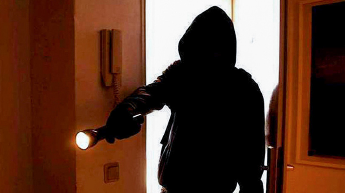 Bakıda mənzildən 23 min manat oğurlanıb 