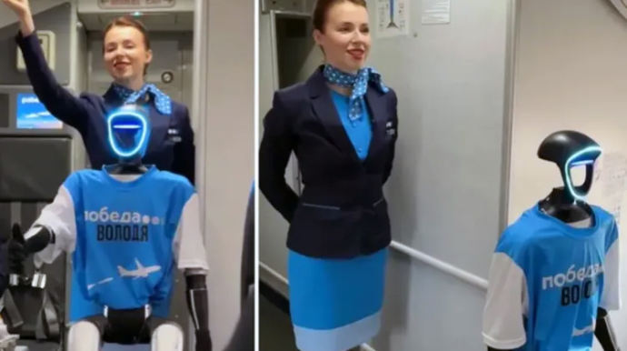 Dünyada ilk robot stüardessanı sınaqdan keçirdilər - FOTO