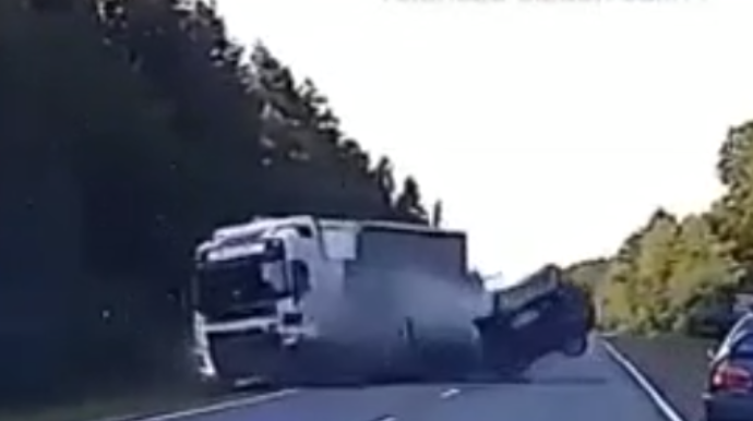  “Kia” ilə “Volvo” toqquşdu  – sürücülərdən biri öldü, digəri ağır yaralandı  - VİDEO