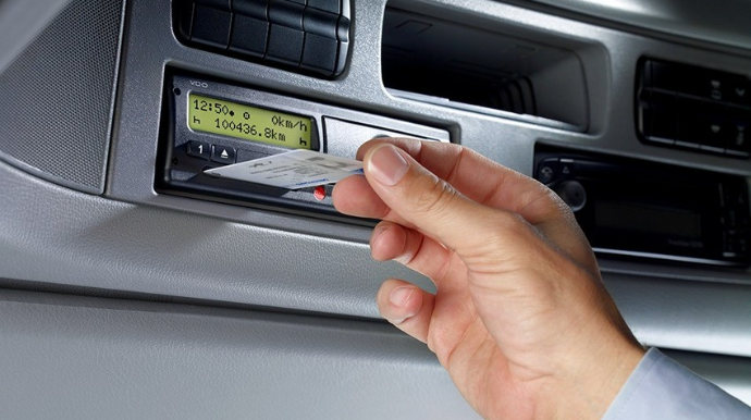 Ekspert:  "Yük maşınlarını qəzalardan qorumaq üçün taxoqrafdan istifadə edilməlidir"