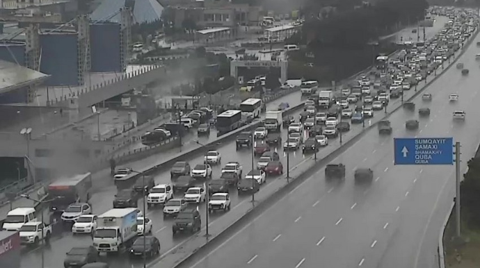Bakının 9 avtomobil yolunda nəqliyyatın sıxlığı müşahidə edilir - SİYAHI 