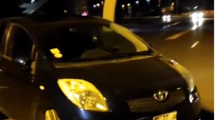  Yolun ortasında saxlayaraq qəza şəraiti yaratdı - 77-CV-964   - VİDEO