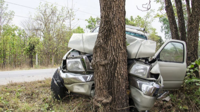 İsmayıllıda "Hyundai" ağaca çırpıldı: 4 nəfər... 