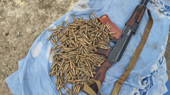 Ağcabədidə polis tərəfindən “Kalaşnikov” və xeyli sayda patron aşkarlanıb  - FOTO