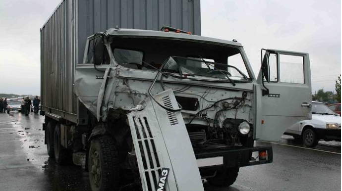 Ağdaşda iki “KamAz” toqquşub, ölən var 