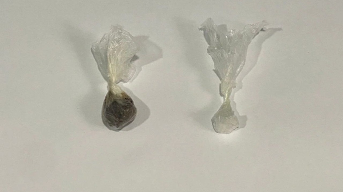 Məhkuma gödəkçənin cibində narkotik keçirmək istədi 