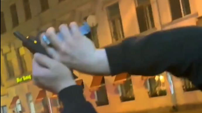 Şəhərin mərkəzində tapança ilə atəş açan şəxs saxlanıldı – Həbs gözləyir - VİDEO