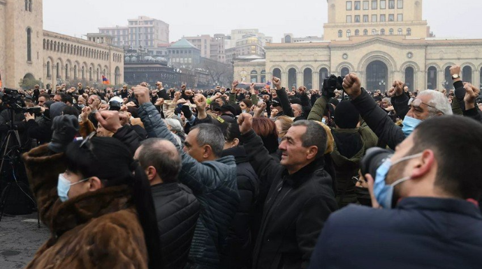 Ermənistan parlamentinin qarşısında etiraz aksiyası keçirilir