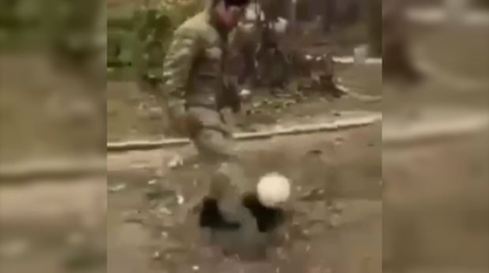 Azərbaycanlı əsgər topla məharətini göstərdi  - VİDEO