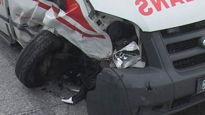 Goranboyda təcili tibbi yardım maşını qəzaya uğrayıb