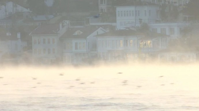 İstanbul Boğazında dənizdən havaya buxar yüksəldi - VİDEO