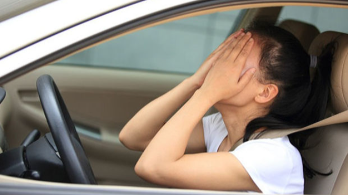 Bakıda sərxoş müəllimə maşınla  Polis Şöbəsinə gəldi, insident yarandı