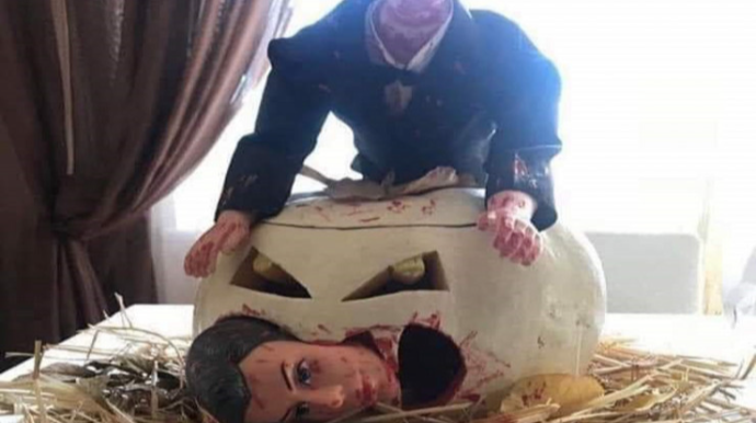 Uşaq bağçasında şiddət fotosu - Sosial şəbəkələr bir-birinə dəydi