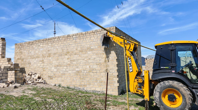 Bu ərazilərdə qanunsuz tikililər söküldü - VİDEO