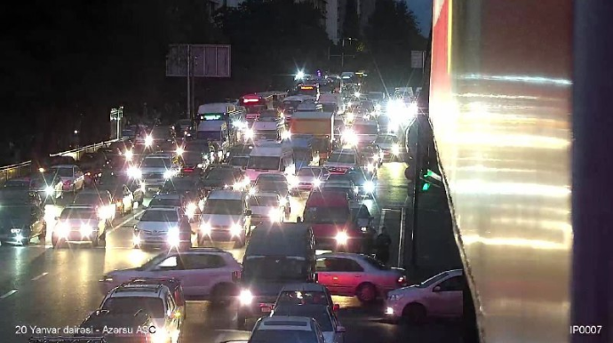 Paytaxtda sıxlıq olan yollar - SİYAHI   - FOTO