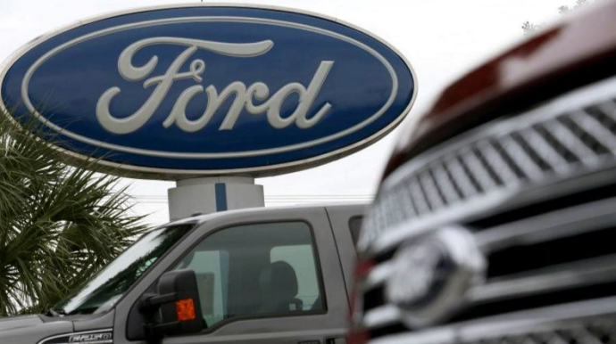 "Ford" потерял 900 млн долларов 