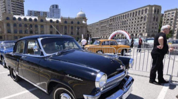 Bakıda klassik avtomobillərin yürüşü zamanı müsabiqələr keçirilib - FOTO 