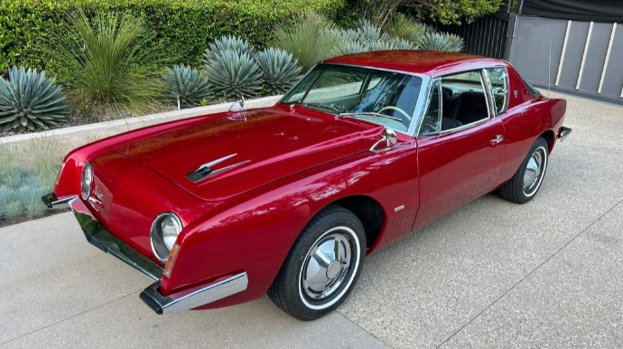 “1963 Studebaker Avanti R2” avtomobili hərraca çıxarıldı  - FOTO